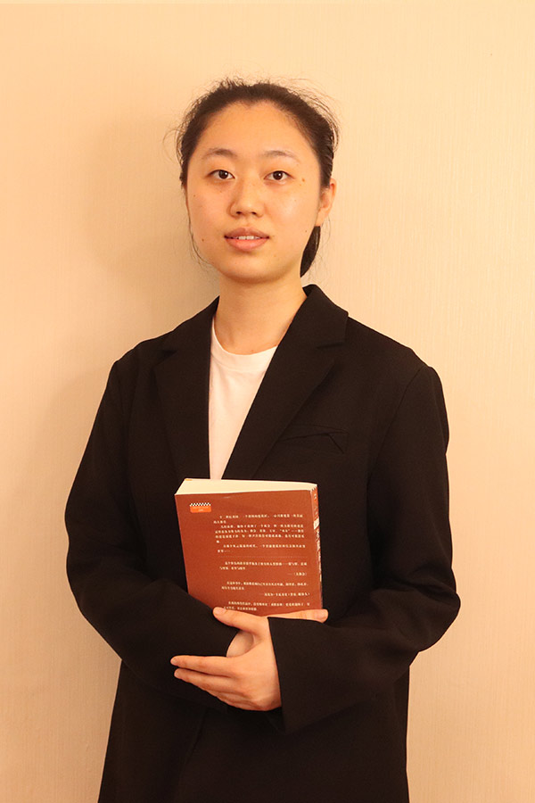 兴平梁艺 本科学历，优秀班主任