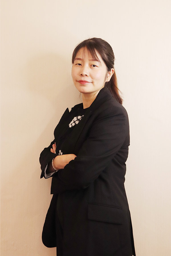 兴平吕瑶 本科学历,毕业于陕西师范大学