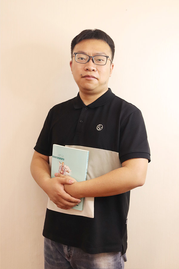 兴平杨斌 本科学历，毕业于西安航空学院