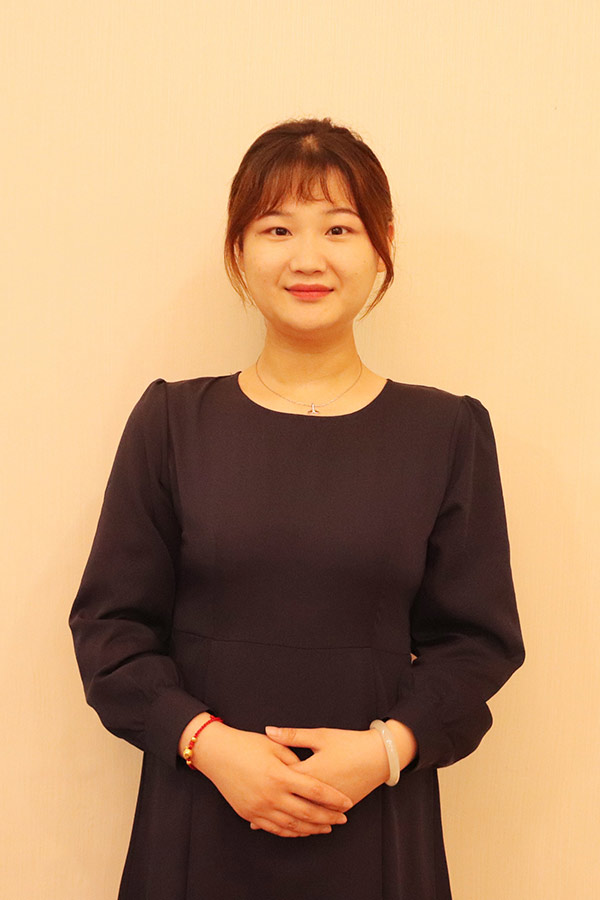 兴平文哲 本科学历，优秀班主任